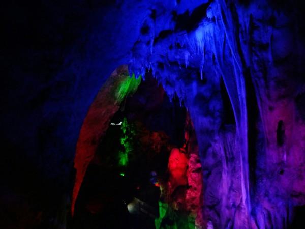 逃离废弃的建筑